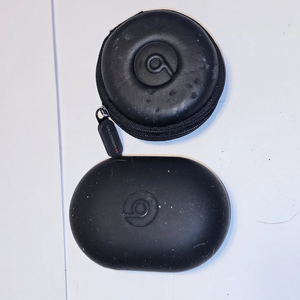 BEATS Black‎ Shell Earbud CaseS Lot Of 2!